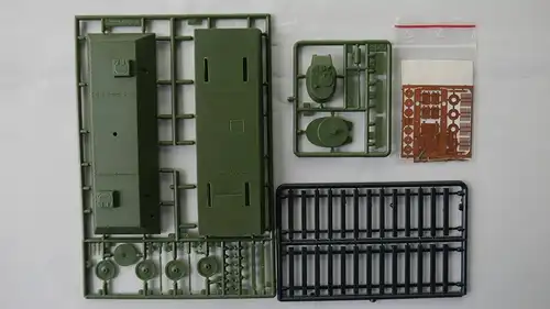 UM Military Technics OB-3 Armored car with T-26-1 (1937-39) Turret-1:72-609-Militär-OVP-0633