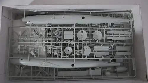 Academy Boeing B-29A Enola Gay-1:72-2154 und True Details B-29/B50 Wheel Set-1:72-45014-OVP-0064