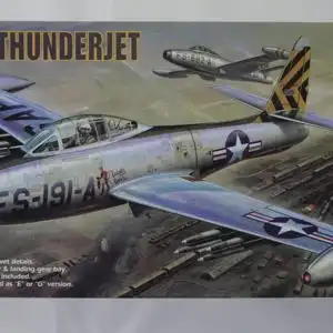 Academy F-84E/G Thundertjet-1:72-1617-OVP-und Display Stand-1601-Modellflieger-0496
