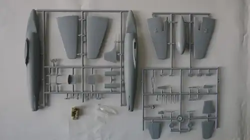 AZ model Supermarine Attacker FB.2-1:72-AZ 7283-Modellflieger-OVP-0491