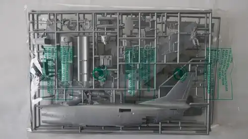 Revell F-86D Sabre Dog (early version)-1:48-04502-Modellflieger-OVP-0233