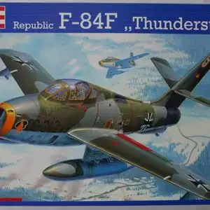 Revell Republic F-84F "Thunderstreak"-1:48-04526-Modellflieger-OVP-0225