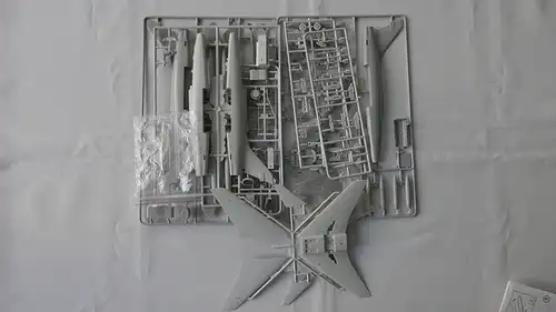 Italeri F-100 F Super Sabre Double Seater-1:72-003-Modellflieger-OVP-0146