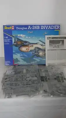 Revell Douglas A-26B Invader-1:48-04504-Modellflieger-Bauteile versiegelt-OVP-0009