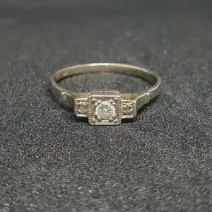 schöner Weißgold Ring mit Brillant Brillantring