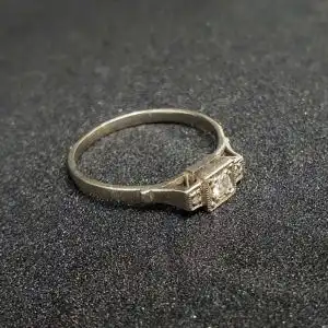 schöner Weißgold Ring mit Brillant Brillantring