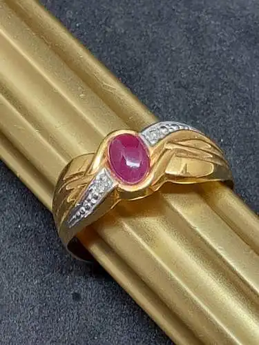Goldring mit Rubin Cabochon und Diamanten - 8 Karat - Gelbgold - 333 Echtgold