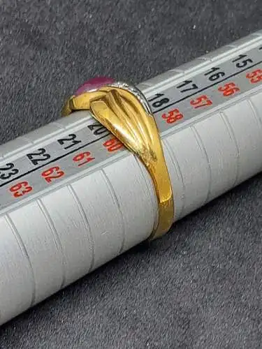 Goldring mit Rubin Cabochon und Diamanten - 8 Karat - Gelbgold - 333 Echtgold