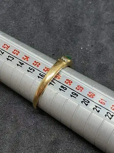Damenring mit Smaragd und Diamantsplitter - 14 Karat - Goldring  585 Echtgold