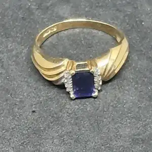 Goldring mit synthetischen Stein und Diamanten - 9 Karat - 375 Echtgold - Ring - Goldring