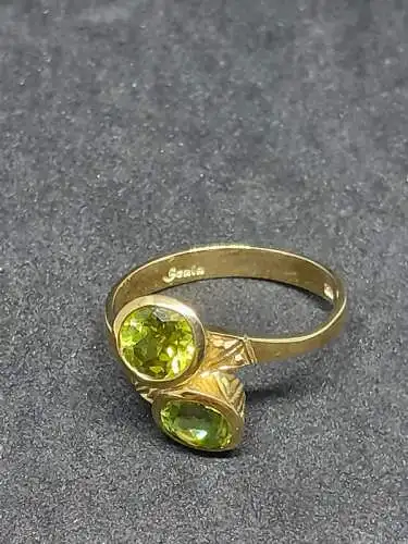 Goldring mit 2 Peridot Steinen - 9 Karat - 375 Echtgold - Ring