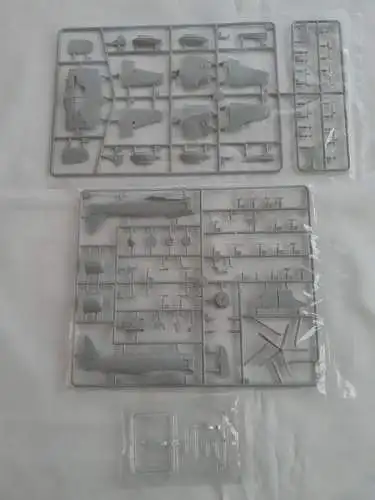 Trumpeter Hawker "Sea Fury" FB.11-1:72-01631-Bauteile versiegelt-Modellflieger-OVP-1248