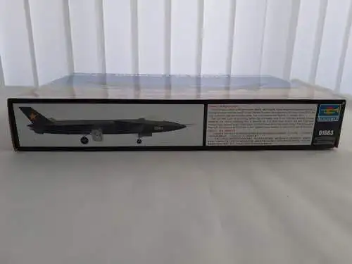 Trumpeter Chinese J-20 Mighty Dragon-1:72-01663-Modellflieger-Bauteile versiegelt-OVP-1210