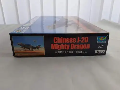 Trumpeter Chinese J-20 Mighty Dragon-1:72-01663-Modellflieger-Bauteile versiegelt-OVP-1210