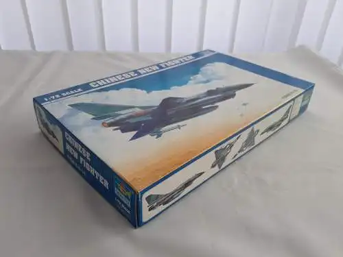Trumpeter Chinese New Fighter-1:72-01611-Modellflieger-Bauteile versiegelt-OVP-1209