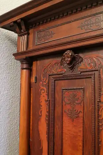 Sagenhafter Ulmer Fassadenschrank gefertigt um 1730/50 aus Eiche Antik Kolosseum
