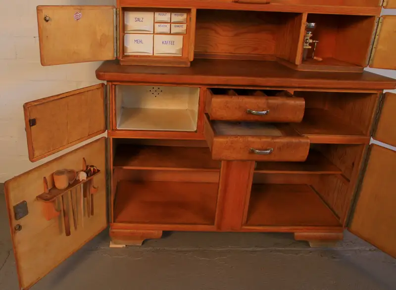 Schönes 30er Jahre Weichholz Küchenbuffet / Küchenschrank Antik Kolosseum 3
