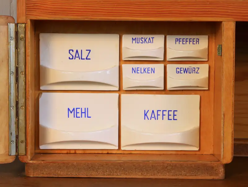Schönes 30er Jahre Weichholz Küchenbuffet / Küchenschrank Antik Kolosseum 4