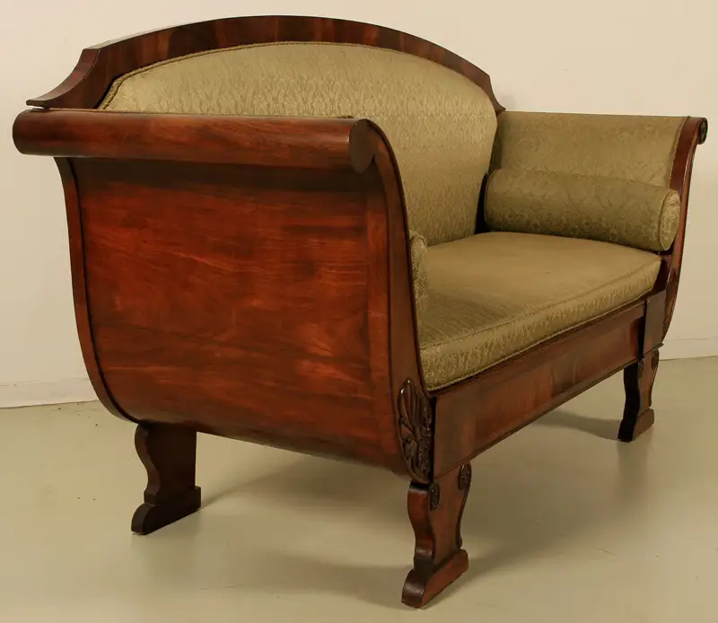 Elegantes Biedermeier Sofa in Gondelform gefertigt aus Mahagoni Antik Kolosseum 1