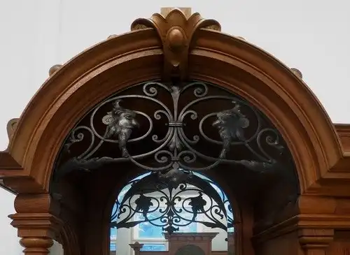 Original Gründerzeit Buffet mit handgeschmiedeten Zierwerk Antik Kolosseum