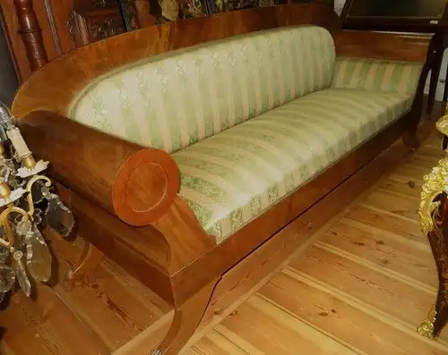 Elegantes original Biedermeier Walzen Sofa aus Mahagoni Antik Kolosseum