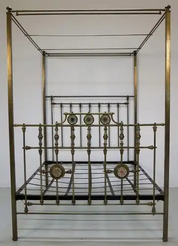 Jugendstil Himmelbett aus Messing mit Perlmuteinalgen um 1900 Antik Kolosseum