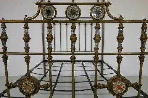 Jugendstil Himmelbett aus Messing mit Perlmuteinalgen um 1900 Antik Kolosseum