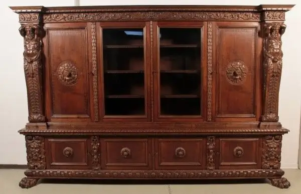 Neorenaissance Bücherschrank mit figürlichen Darstellungen Antik Kolosseum 1