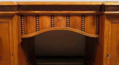 Restaurierter, kassettierter, freistehender Eiche Schreibtisch Antik Kolosseum