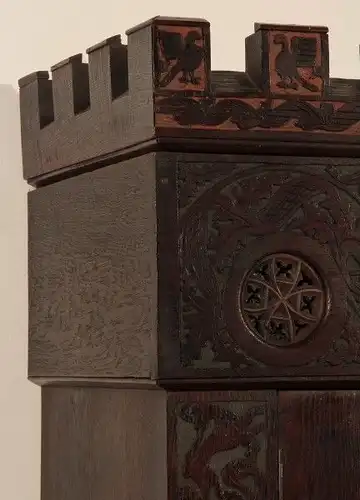 Seltener Neogotischer Kabinettschrank aus Eiche um 1880 Antik Kolosseum