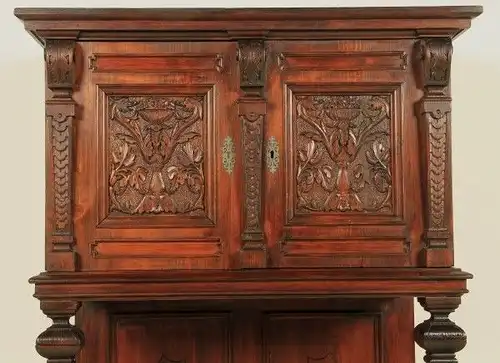 Seltener Gründerzeit Kabinettschrank aus gebeiztem Weichholz Antik Kolosseum