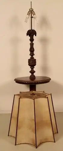Schöne Nussbaum Neorenaissance Stehlampe mit Ablagetisch Antik Kolosseum