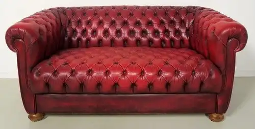 Original Chesterfield Clubsofa aus den 70ger Jahren mit EchtlederAntik Kolosseum