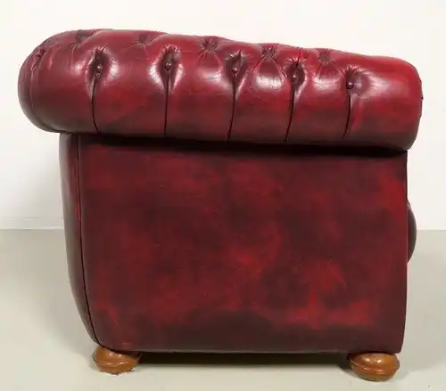 Original Chesterfield Clubsofa aus den 70ger Jahren mit EchtlederAntik Kolosseum