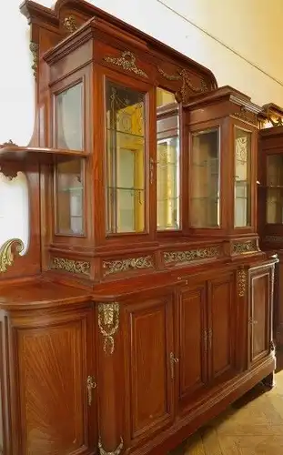 Elegantes Paar monumentaler Jugendstil Buffets aus Mahagoni Antik Kolosseum