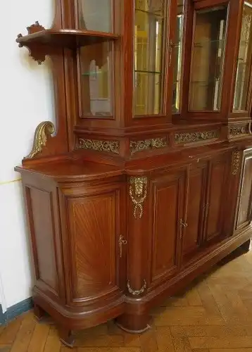 Elegantes Paar monumentaler Jugendstil Buffets aus Mahagoni Antik Kolosseum