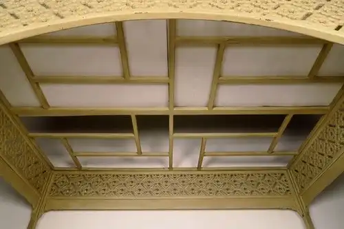 Original chinesisches Himmelbett mit schönen Schnitzereien Antik Kolosseum