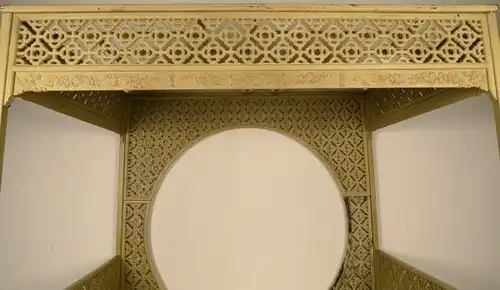 Original chinesisches Himmelbett mit schönen Schnitzereien Antik Kolosseum