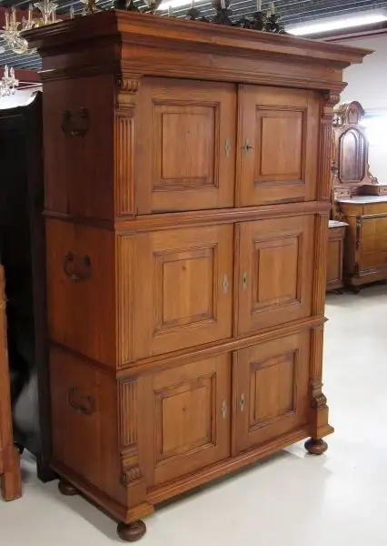 Original dreiteiliger restaurierter Brandschrank aus Weichholz Antik Kolosseum 3