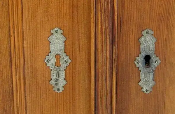 Original dreiteiliger restaurierter Brandschrank aus Weichholz Antik Kolosseum 7