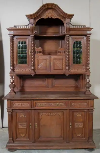 Schönes Jugendstil Nussbaum Buffet mit grünen Butzenscheiben Antik Kolosseum 0