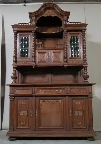 Schönes Jugendstil Nussbaum Buffet mit grünen Butzenscheiben Antik Kolosseum