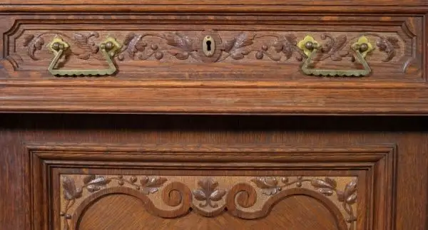 Schönes Jugendstil Nussbaum Buffet mit grünen Butzenscheiben Antik Kolosseum 10