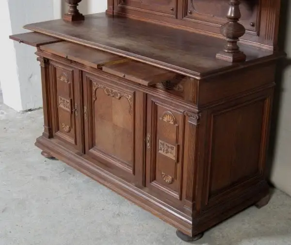 Schönes Jugendstil Nussbaum Buffet mit grünen Butzenscheiben Antik Kolosseum 11