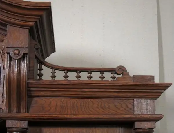 Schönes Jugendstil Nussbaum Buffet mit grünen Butzenscheiben Antik Kolosseum 7