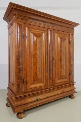 Original Wellschrank mit Schublade gefertigt um 1730 Antik Kolosseum