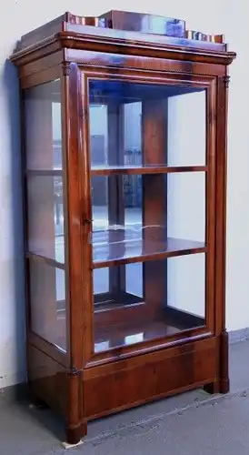 Biedermeier Vitrine aus Mahagoni gefertigt um 1840 Antik Kolosseum