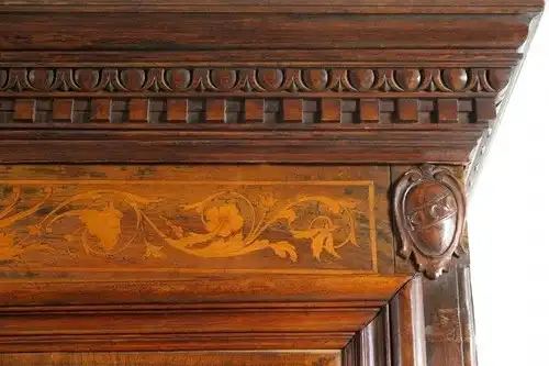 Original Barock Kleiderschrank mit wunderschönen Intarsien Antik Kolosseum