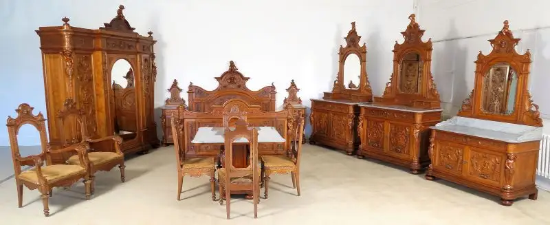 Unglaubliches 14-teiliges Gründerzeit Schlafzimmer aus Nussbaum Antik Kolosseum 0