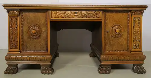 Eleganter Neorenaissance Schreibtisch mit schönen Schnitzereien Antik Kolosseum